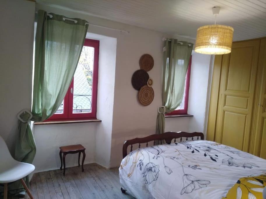 Appartement Cozy Dans Maison Privee Tauves Exterior foto