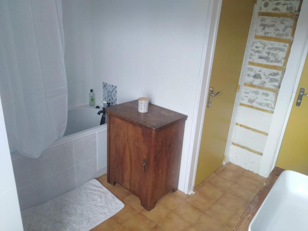 Appartement Cozy Dans Maison Privee Tauves Exterior foto